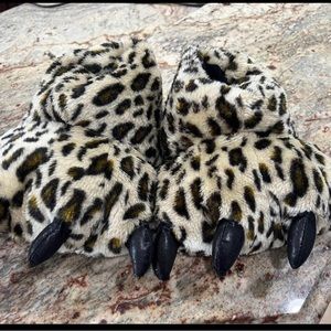 Slippers- cheetah print